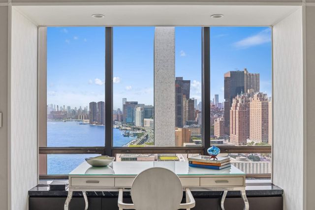 870 United Nations Plz Apt 22F, New York City, NY 10017