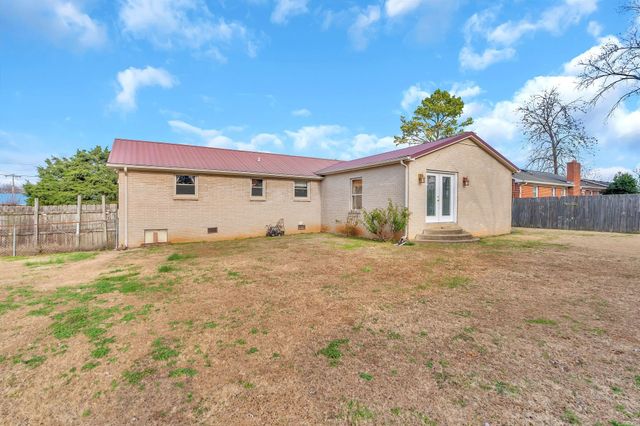 6810 Longview Dr, Murfreesboro, TN 37129