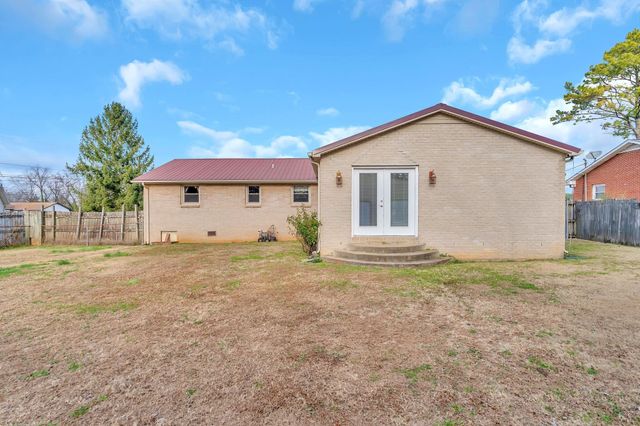 6810 Longview Dr, Murfreesboro, TN 37129