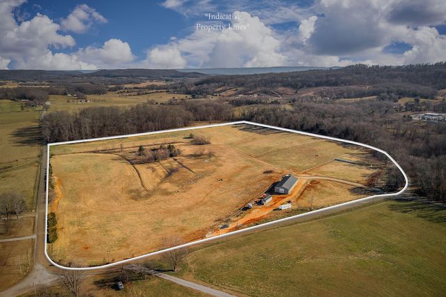 620 Roberts Cemetery Rd, Walling, TN 38587