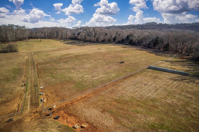 620 Roberts Cemetery Rd, Walling, TN 38587