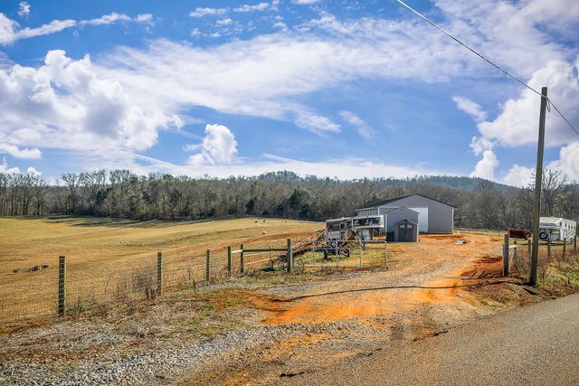 620 Roberts Cemetery Rd, Walling, TN 38587