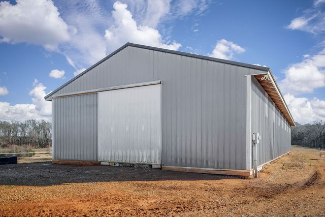 620 Roberts Cemetery Rd, Walling, TN 38587