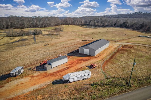 620 Roberts Cemetery Rd, Walling, TN 38587