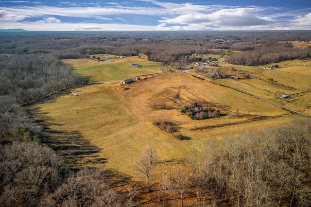 620 Roberts Cemetery Rd, Walling, TN 38587