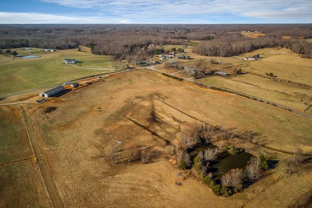 620 Roberts Cemetery Rd, Walling, TN 38587