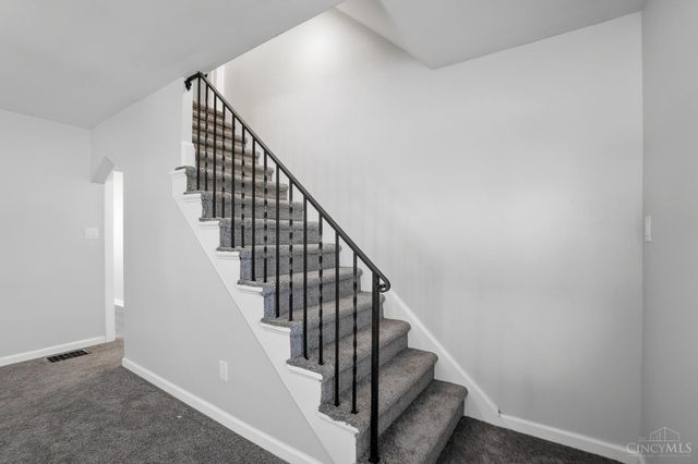 2807 W Galbraith Road, Cincinnati, OH 45239