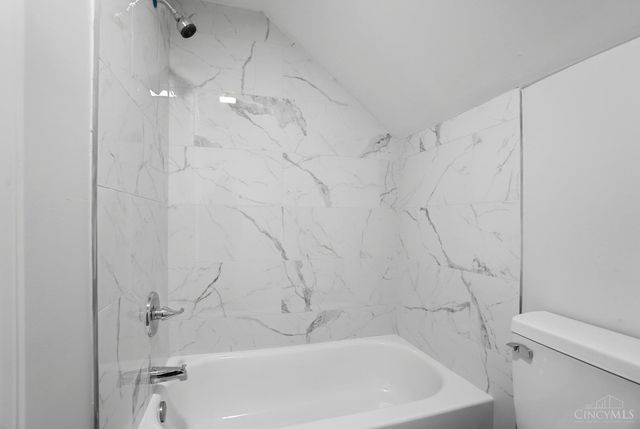 2807 W Galbraith Road, Cincinnati, OH 45239