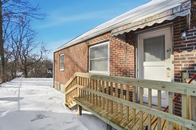 2807 W Galbraith Road, Cincinnati, OH 45239