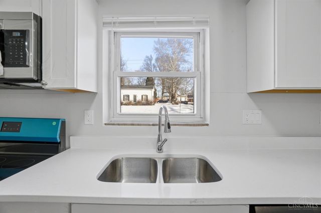 2807 W Galbraith Road, Cincinnati, OH 45239