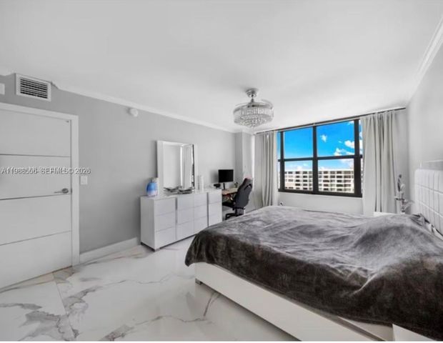 2500 Parkview Dr 2119, Hallandale Beach, FL 33009