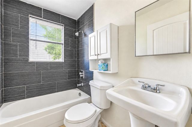 225 Palmyra St Street, Houston, TX 77022