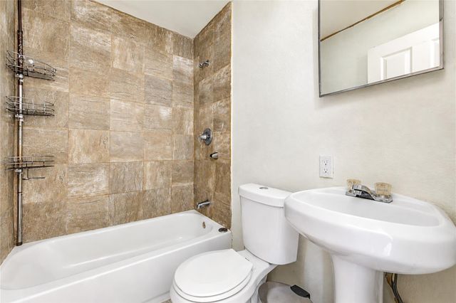 225 Palmyra St Street, Houston, TX 77022