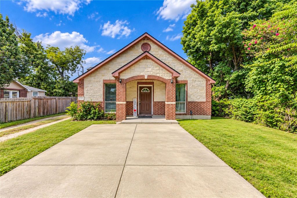 225 Palmyra St Street, Houston, TX 77022