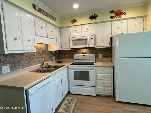 2008 E Ft Macon Road D18, Atlantic Beach, NC 28512