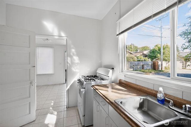 208 N M Street, Aberdeen, WA 98520