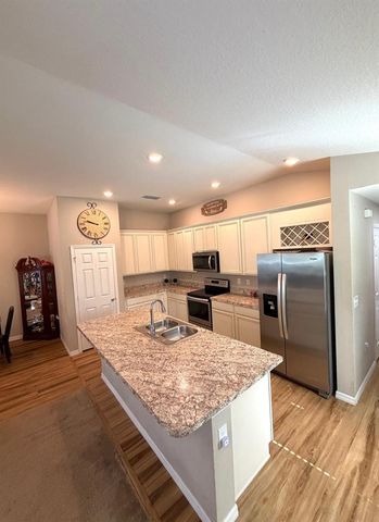 5670 NW Pine Trail Circle, Port St. Lucie, FL 34983