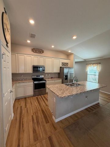 5670 NW Pine Trail Circle, Port St. Lucie, FL 34983