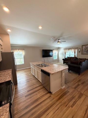 5670 NW Pine Trail Circle, Port St. Lucie, FL 34983