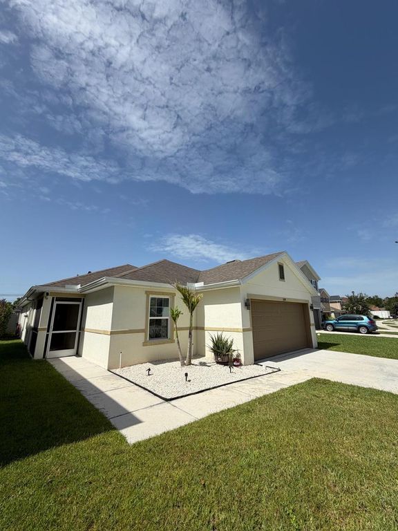 5670 NW Pine Trail Circle, Port St. Lucie, FL 34983
