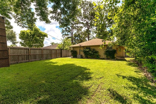 2322 Poinciana Drive, Houston, TX 77018