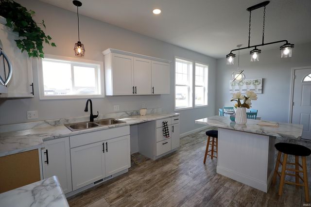 2846 Turnpointe Blvd Unit F, New Haven, IN 46774