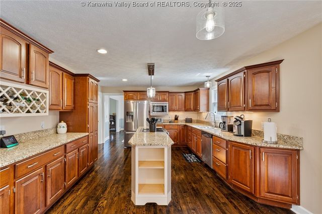 517 Weimer Avenue, St Albans, WV 25177