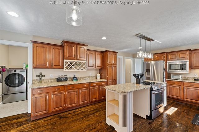 517 Weimer Avenue, St Albans, WV 25177