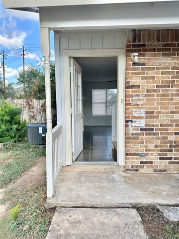 9103 Japonica CT A, Austin, TX 78748