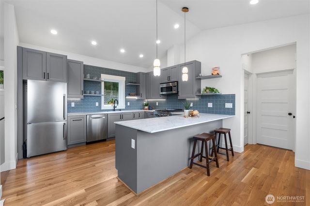 2708 1st Avenue W, Seattle, WA 98119