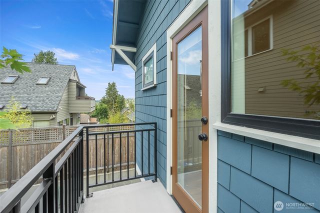 2708 1st Avenue W, Seattle, WA 98119