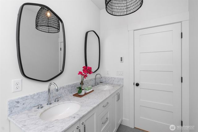 2708 1st Avenue W, Seattle, WA 98119