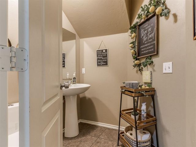 6108 Courtyards Court, Oklahoma City, OK 73149