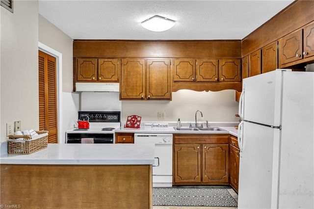 207 Northpoint Avenue, High Point, NC 27262