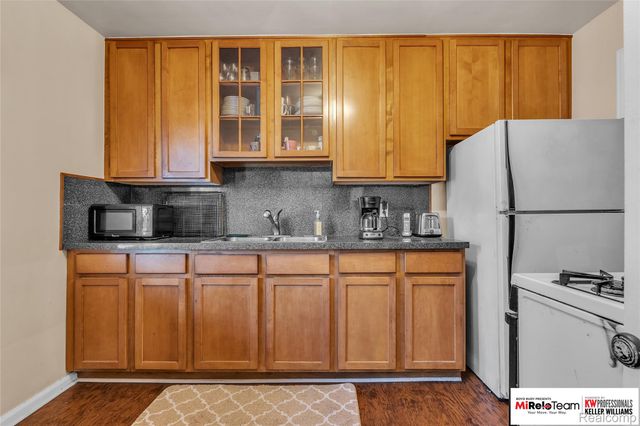 10300 Beaconsfield Street, Detroit, MI 48224
