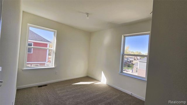 4876 Parkside Lane, Troy, MI 48085