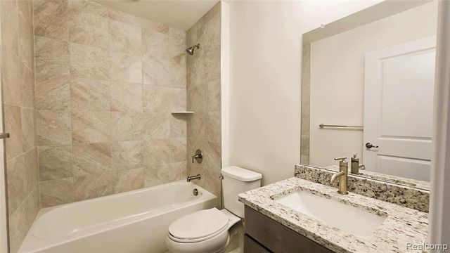 4876 Parkside Lane, Troy, MI 48085