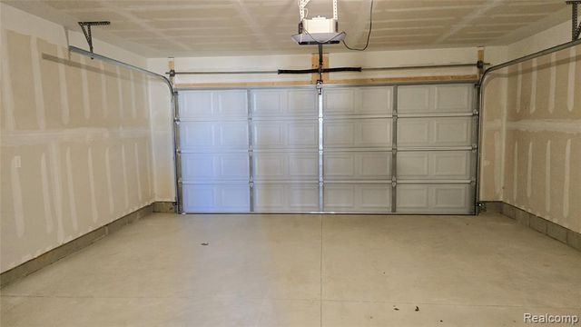 4876 Parkside Lane, Troy, MI 48085