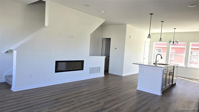 4876 Parkside Lane, Troy, MI 48085