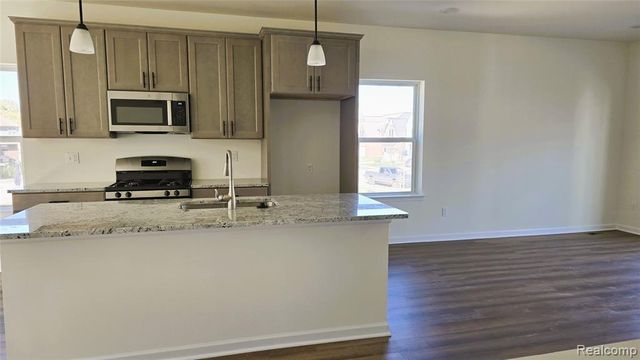 4876 Parkside Lane, Troy, MI 48085