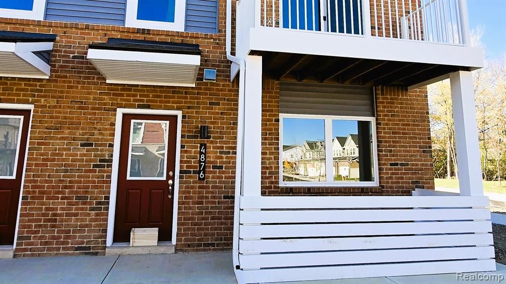 4876 Parkside Lane, Troy, MI 48085