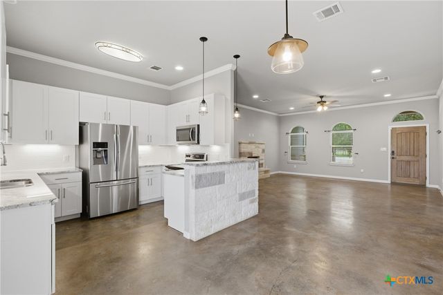 182 Waipahoehoe Drive, Bastrop, TX 78602