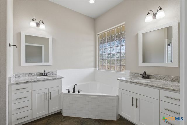 182 Waipahoehoe Drive, Bastrop, TX 78602