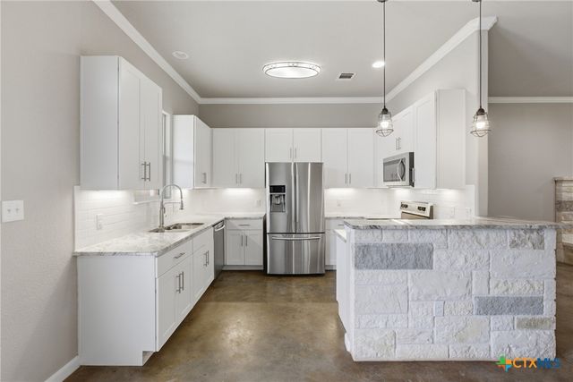 182 Waipahoehoe Drive, Bastrop, TX 78602