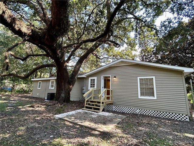 360 4th Avenue, Chickasaw, AL 36611