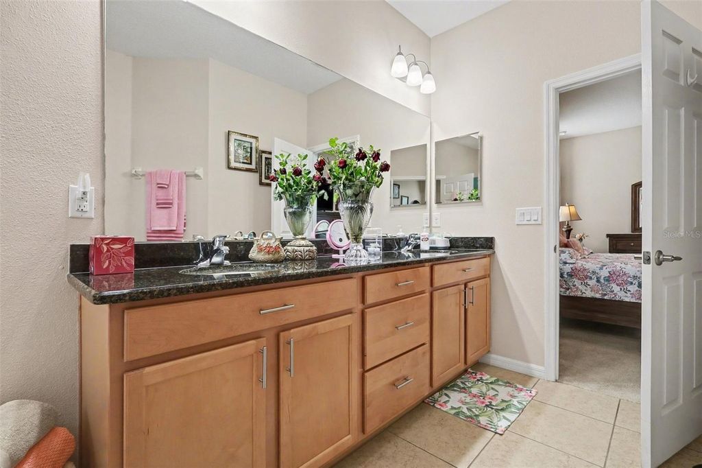 Image 12 of property listing at 324 JYOTI DRIVE, Davenport, FL 33837