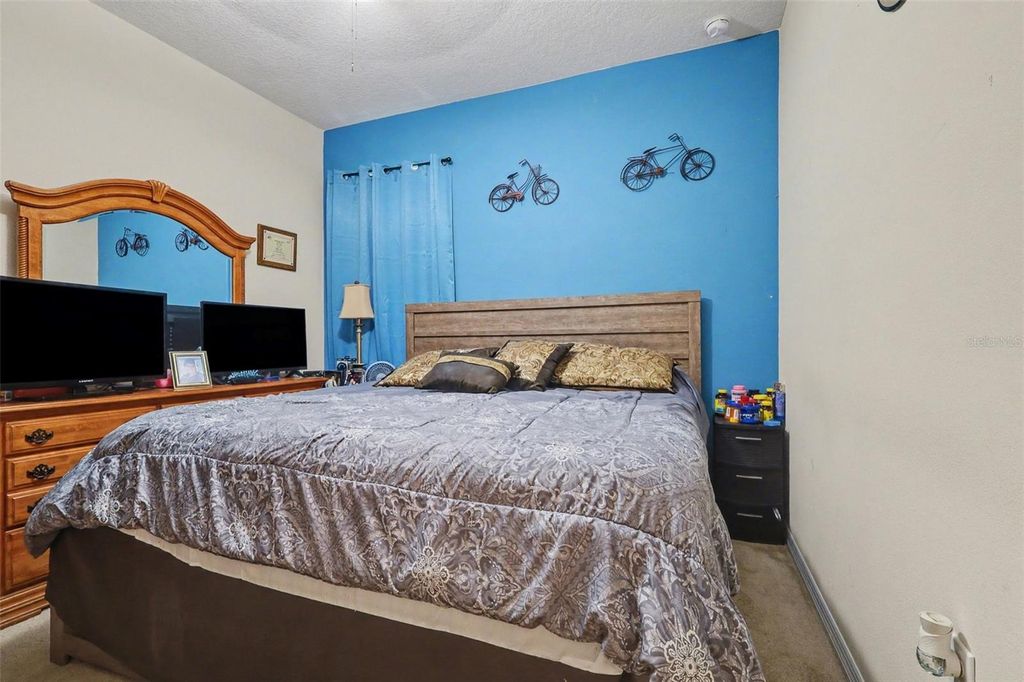 Image 13 of property listing at 324 JYOTI DRIVE, Davenport, FL 33837