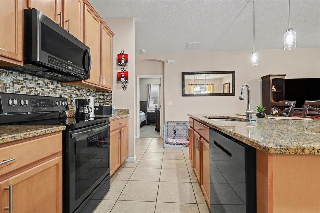 Image 9 of property listing at 324 JYOTI DRIVE, Davenport, FL 33837