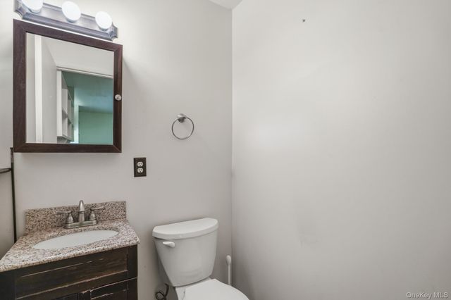 8 Ricky Lane, Poughkeepsie, NY 12601