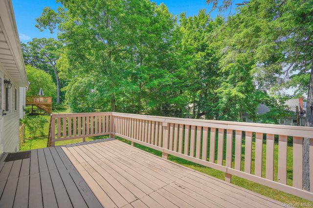 8 Ricky Lane, Poughkeepsie, NY 12601
